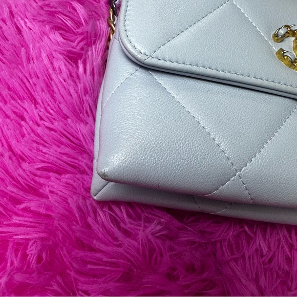 light grey Chanel purse - Picture 4 of 8